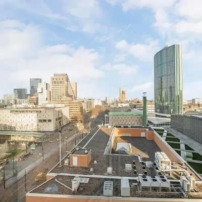 View from an office located at Coolsingel 104, overlooking the skyline of Rotterdam Center, highlighting the vibrant urban setting.