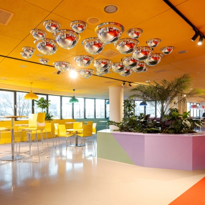 Bright office space to rent at Weena 70, Rotterdam Center, featuring colorful decor, modern furniture, and large windows offering plenty of natural light. Ideal for office space rental.