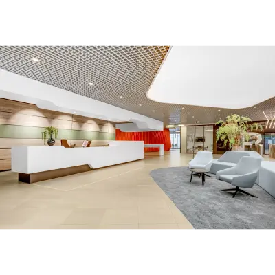 Bright, modern office reception area at Weena 505, Rotterdam Central Station, featuring stylish seating and a sleek desk for office space rental inquiries.