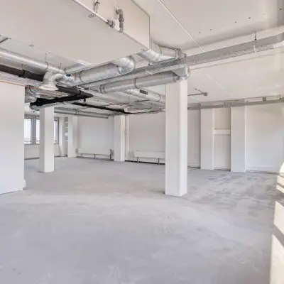 Spacious interior of an unfurnished office space at Kratonkade 7 - 27 in Rotterdam Delfshaven, perfect for office space rental opportunities.