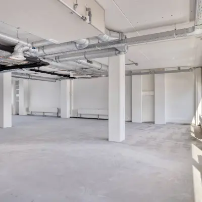 Unfurnished office space available for rent at Kratonkade 7 - 27 in Rotterdam Delfshaven, featuring large windows and industrial exposed ducts.