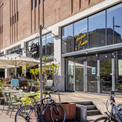 Exterior view of Lloydstraat 21 B in Rotterdam Delfshaven with tables and chairs outside, suitable for an office to rent.