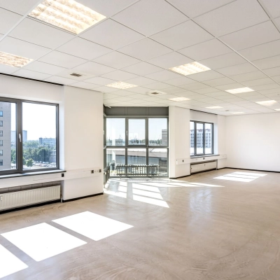 Spacious office interior at Overschieseweg 304-332, Schiedam, features large windows and ample natural light. Ideal for office space rental, offering a blank canvas for customization.