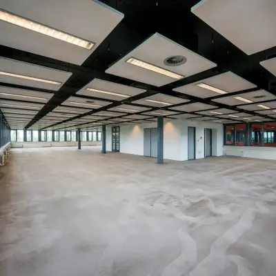 Spacious, unfurnished office space available for rent at Folkstoneweg 2-56, Schiphol Airport, featuring ample natural light and modern lighting fixtures.