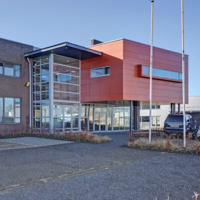 Exterior view of office space for rent at Fischerpad 106, Sittard, featuring modern architecture with large windows.