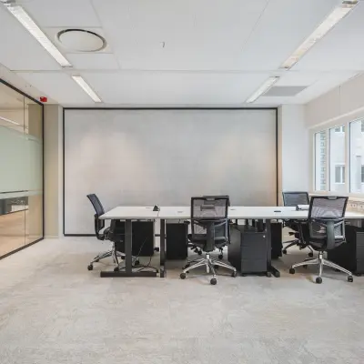Modern office space at Leidseveer 2-10, Utrecht Central Station, featuring sleek workstations and ample natural light. Ideal for office space rental.