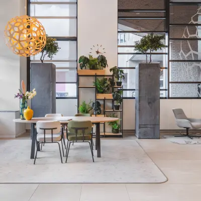 Modern and inviting workspace at Leidseveer 2-10 in Utrecht Central Station, featuring stylish furniture and ample lighting. Perfect for office space rental.