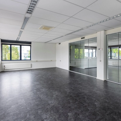 Spacious office to rent with large windows and reflective glass walls in Utrecht Lage Weide, ideal for customizable workspace setup.