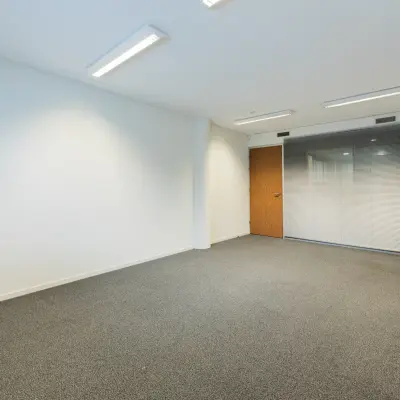 Unfurnished office space at Middenburcht 136, Utrecht Leidsche Rijn, available for rent. Spacious area with carpeted flooring and ample lighting.