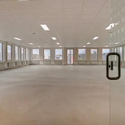 Spacious unfurnished office space at De Run 4312, Veldhoven, featuring abundant natural light ideal for customizable workspaces. Ideal for businesses seeking flexible office space rental.