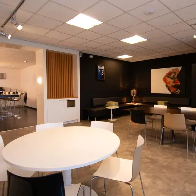 Spacious office space at Gildestraat 13, Velp featuring modern furnishings suitable for an open floorplan and workspaces, ideal for those seeking rent office space.