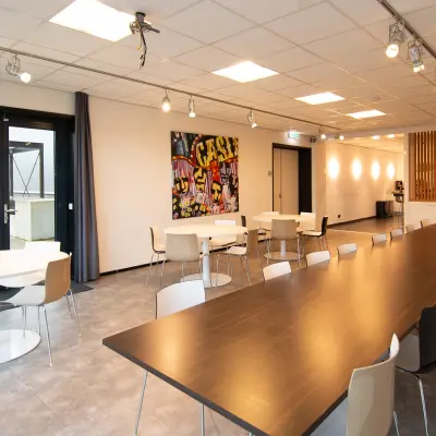 Furnished office space at Gildestraat 13, Velp, featuring modern tables and seating, ideal for office space rental opportunities.