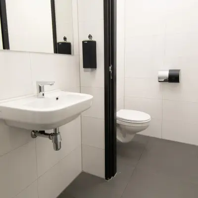 Modern restroom with sleek fixtures at Gildestraat 13, ideal for complementing office space rental.