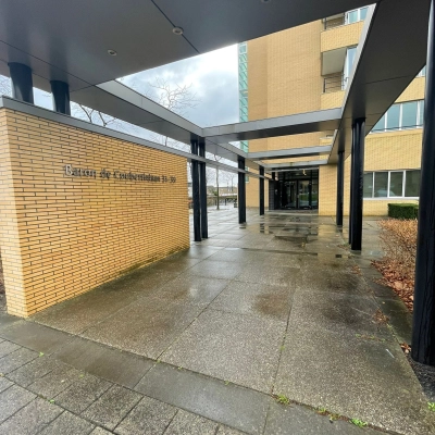 Exterior view of the office building at Baron de Coubertinlaan 35 in Zoetermeer, showcasing the covered entrance. Ideal location for office space rental or rent office space.