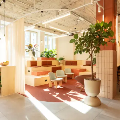Bright and modern office space for rent at Beethovenstrasse 48, Zürich Enge, featuring seating areas, plants, and natural light for an inviting work environment.
