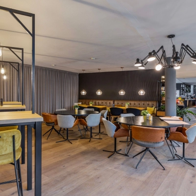 Modern office to rent at Assendorperdijk 1 in Zwolle featuring stylish furnishings with multiple seating areas, perfect for collaborative work.