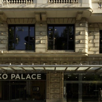 Fachada del edificio en Avinguda Diagonal 458, perfecto para el alquiler de oficinas en Barcelona Gràcia.