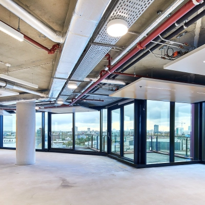 Open vloerplan bij kantoorruimte huren aan H.J.E. Wenckebachweg 230-258 in Amsterdam Amstel Business Park met uitzicht op de stad.