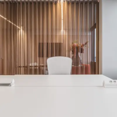 Stijlvolle, lichte kantoorkamer bij Piet Heinkade 55 in Amsterdam Centrum, perfect voor kantoorruimte huren met uitzicht over de stad. Elegant ingericht voor zakelijke huurders.