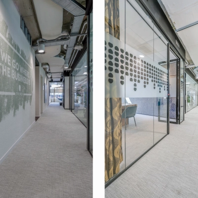 Moderne kantoorruimte aan de Gustav Mahlerlaan 308 in Amsterdam Zuidas, met glazen wanden en een nette, lichte afwerking. Beschikbaar voor huur in een kantoorpand met stijlvolle werkplekken.