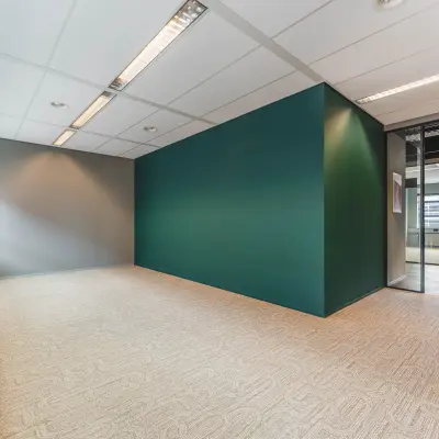 Het kantoorpand aan Rijnzathe 12 in De Meern biedt een ruime, lichte kantoorruimte te huur met moderne afwerking en veel natuurlijk licht. Perfect om jouw ideale werkomgeving te creëren.