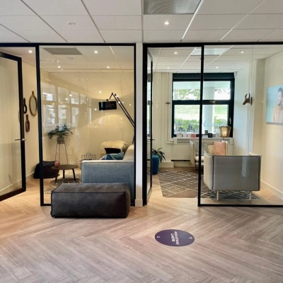 Deze moderne kantoorruimte in Den Haag Statenkwartier aan de Johan de Wittlaan 3-7 biedt lichte en professioneel ingerichte werkruimtes met glazen wanden. Ideaal voor diegenen die een kantoorruimte willen huren.