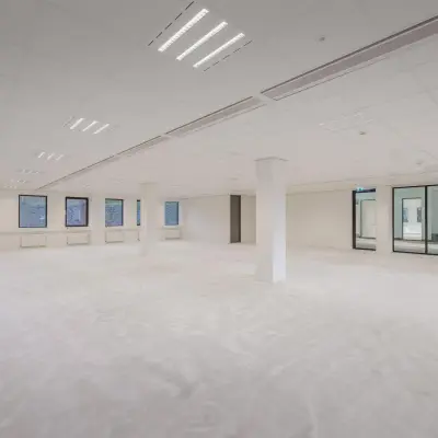 Ruime, lichte kantoorruimte op Wisselwerking 40-48, Diemen, ideaal voor huur, met open vloerplan en grote ramen voor natuurlijk licht.