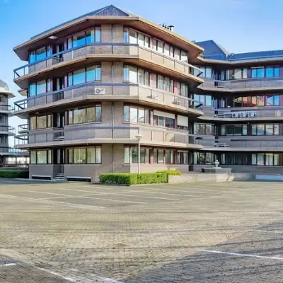 Modern kantoorpand in Eindhoven De Hurk, gelegen aan Croy 7, met ruime parkeergelegenheid voor de deur.