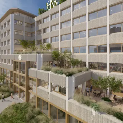 Moderne kantoren in een kantoorpand op Marten Meesweg 101, Rotterdam Alexander, met groene gevels en ruime ramen.