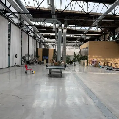 Ruime kantoorpand te huren op Scheepsbouwweg 29, Rotterdam Waalhaven met een open vloerplan en moderne faciliteiten.